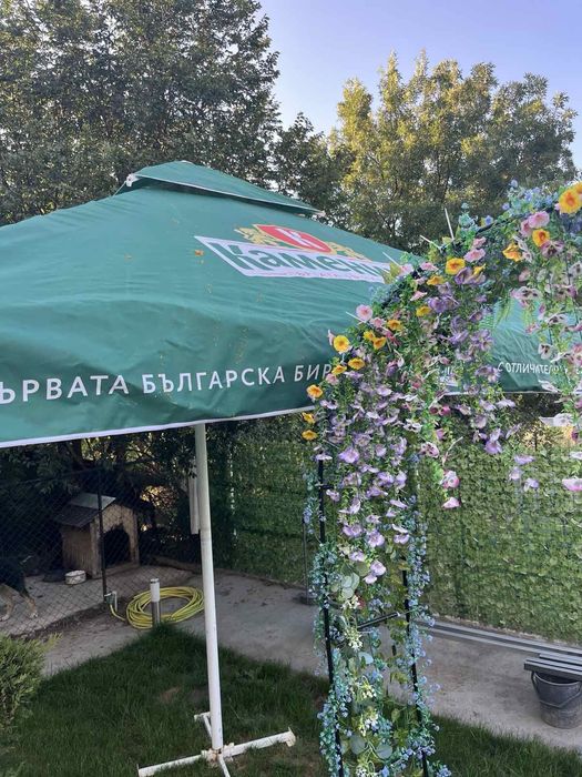 Продавам чадър за заведвние