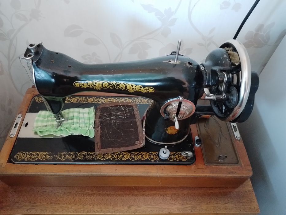 Продам швейную машинку