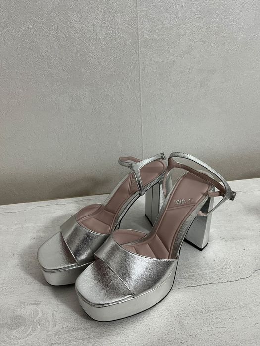 Продаю женские босоножки ZARA 40-размера