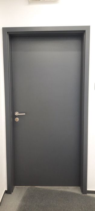 Montez usi metalice, usi interior/exterior.