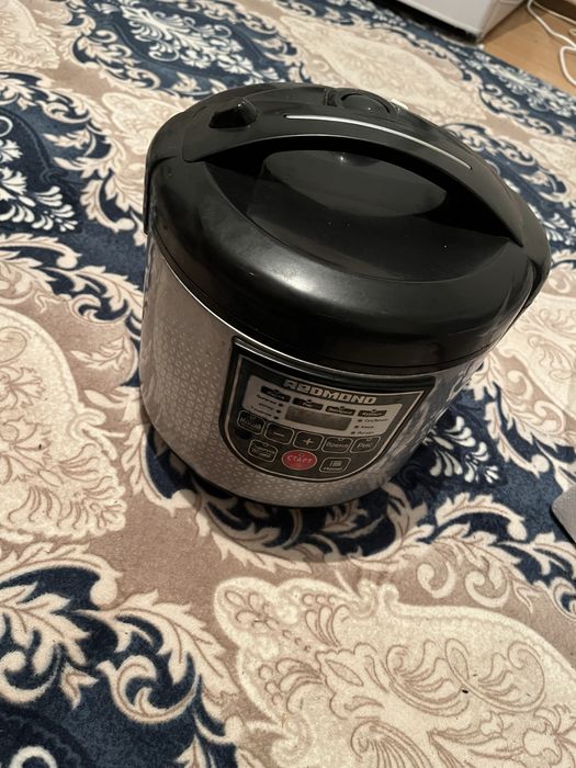 Продам мультиварку Redmond