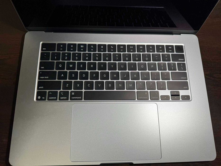 Macbook Air  M4 15,3'' 2025 с 1 година гаранция.