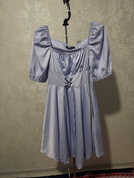 Продается атласное голубое платье.