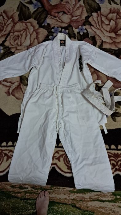 Продам кимоно и защита для карате