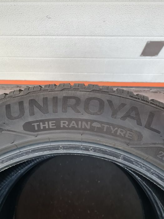 Всесезонни гуми 2 броя UNIROYAL AllSeasonExpert2 235 55 R18 дот 1922
