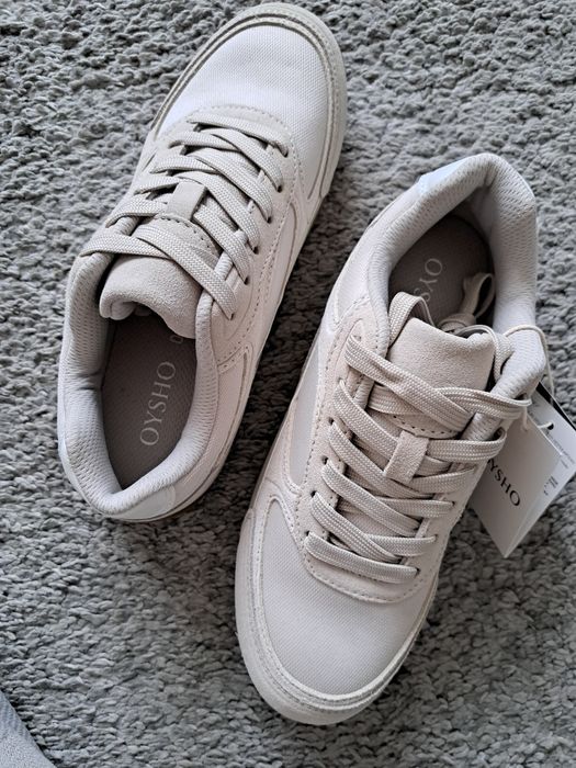 Сникърси велур Oysho