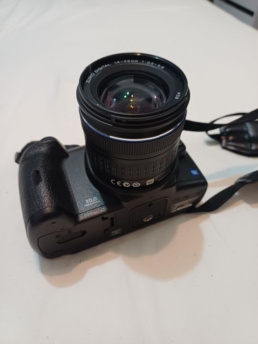 Vând Olympus E‑520 DSLR +Obiectiv kit 14‑42 mm inclus