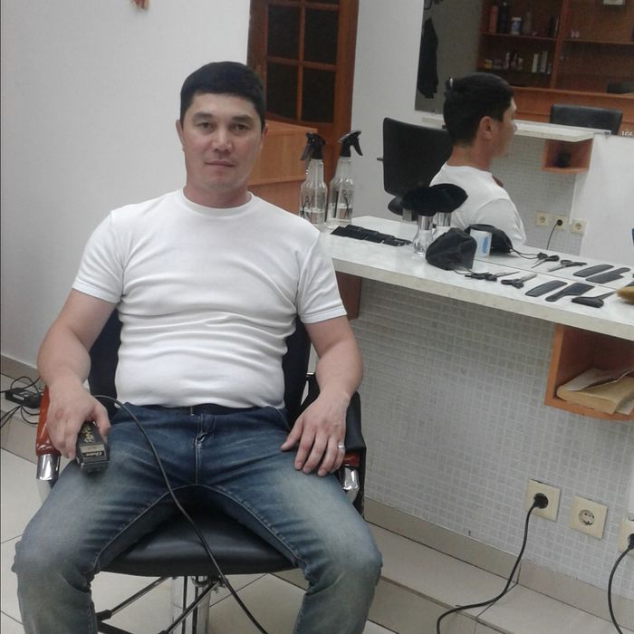 Мужской мастер Кайрат.