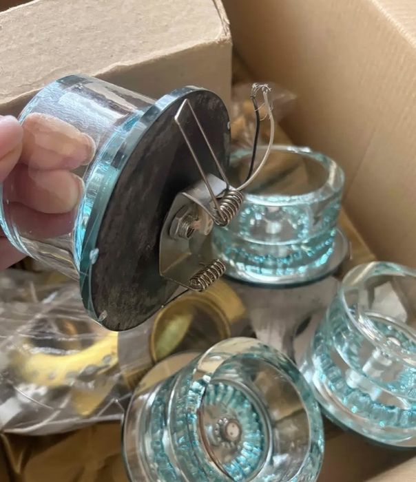 Продам разные потолочные лампочки недорого