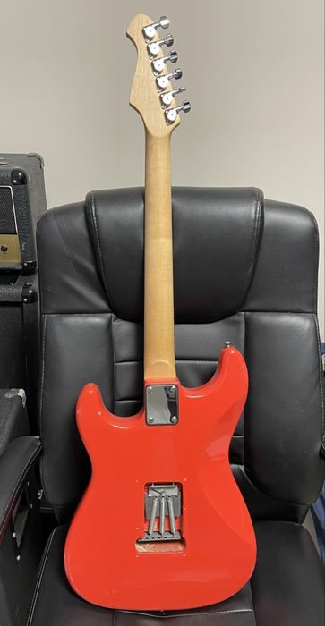 Продавам Aria STG-series