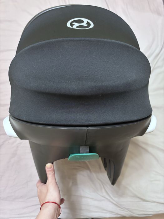 Стол/кошница за кола Cybex Aton B2 в комплект с база, адаптери и калъф