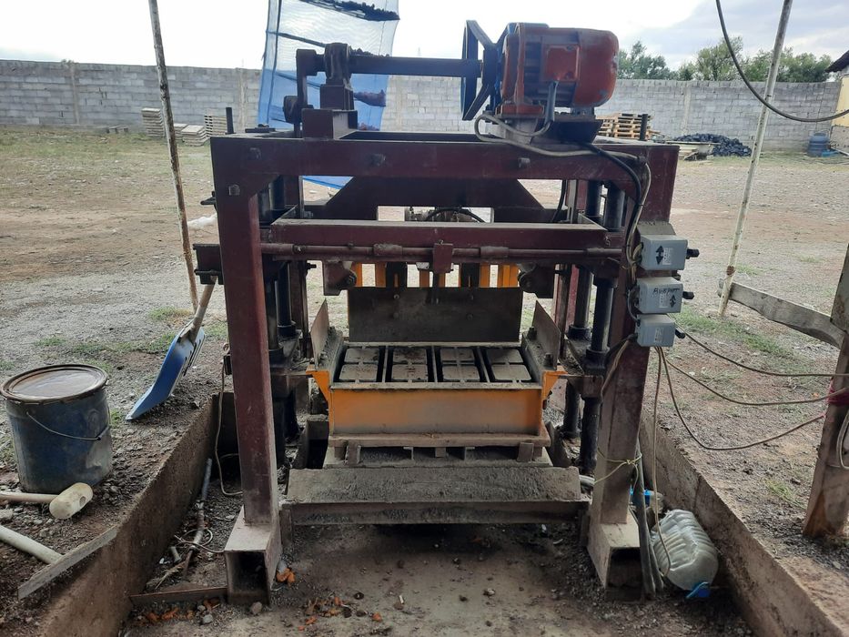 Станок для изготовления сплитерног блока