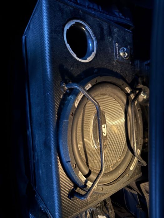 автомобильный сабвуфер Element-5 (12”) с встроенным усилителем.