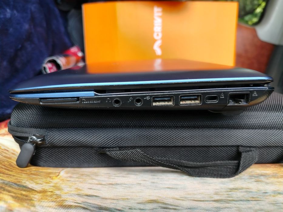 Laptop micuț stare impecabilă estetic și funcționare