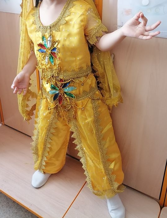 Продаётся разные детские костюмы.