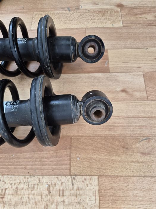 Продам амортизаторы на Лексус