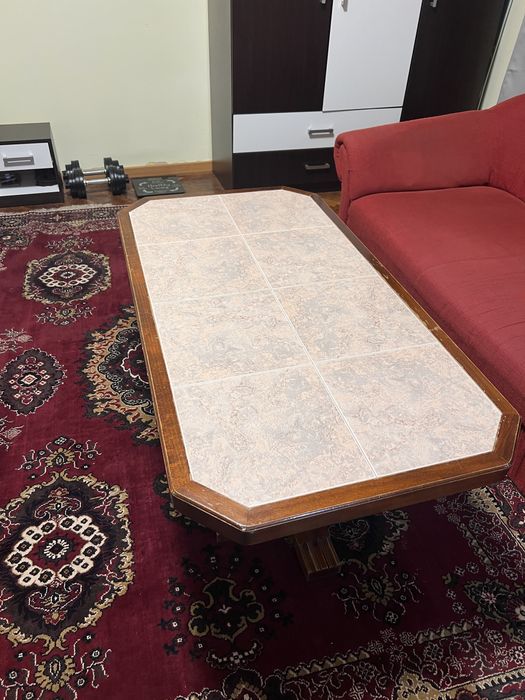 Masa din lemn masiv placata cu gresie