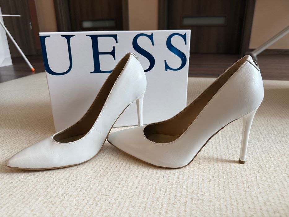 Обувки " Guess "