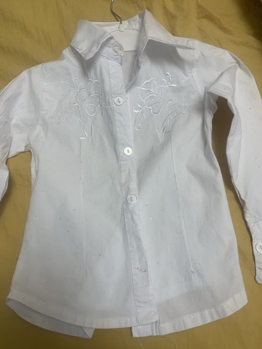 Camasa fetite 4-5 ani foarte frumoasa