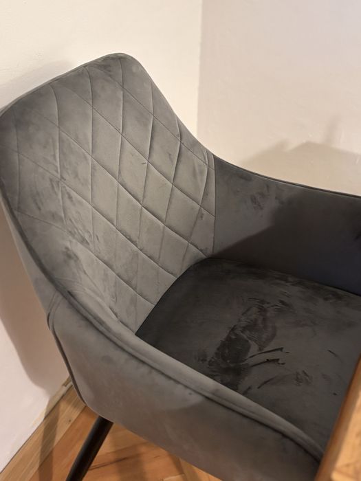 Scaune dining gri închis, tapițate, picioare metalice negre
