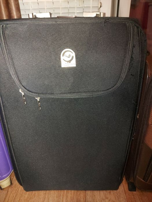 Чемоданы дорожные