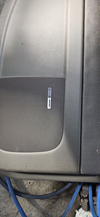 Салон за ауди а4 б6 предни седалки audi a4 b6  лява дясна седалка кори на врати bose  централна конзола с подлакътник