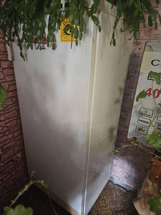 Фризер с 5 чекмеджета.