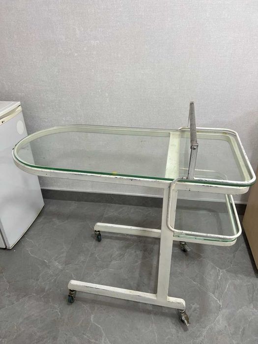 Массажная кушетка и столик