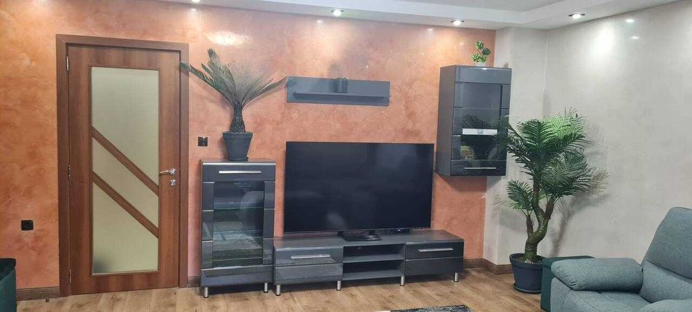 Продава се Тристаен апартамент в Пловдив, Остромила - 110 кв.м за 1864 €/кв.м - Снимка #11