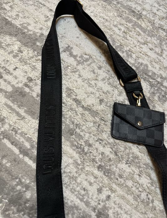 Geanta Louis Vuitton.