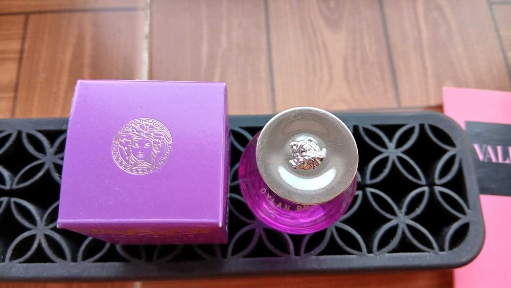 Miniparfum Versace Dylan Purple EdP 5 ml + cadou