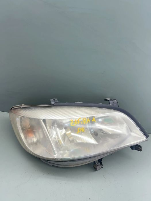 Far dreapta Opel Zafira 2003 1.6 MT (101 hp)