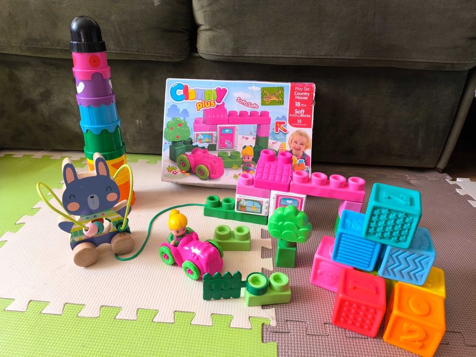 Бебешки играчки (конструктор,музикални, пирамида)