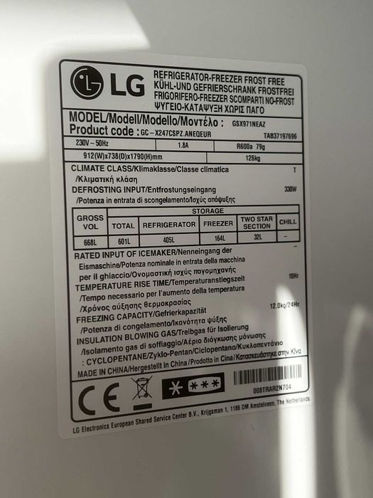 Frigidere premium LG Side by Side cu InstaView model deosebit