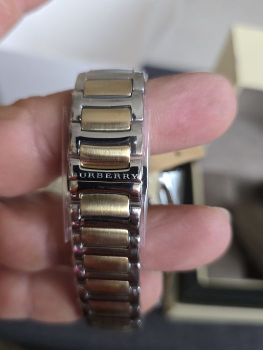 Уникално красив часовник Burberry
