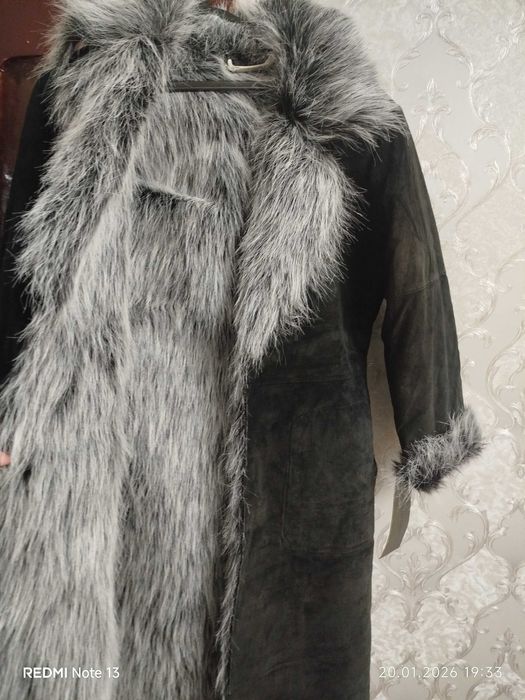 Продается новое замшевое пальто