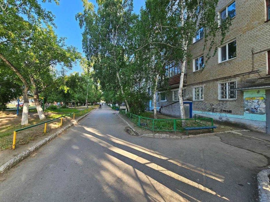 Комарова 3 ком. на 2 этаже 61 кв