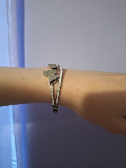 Стоманена дамска гривна с пеперуди