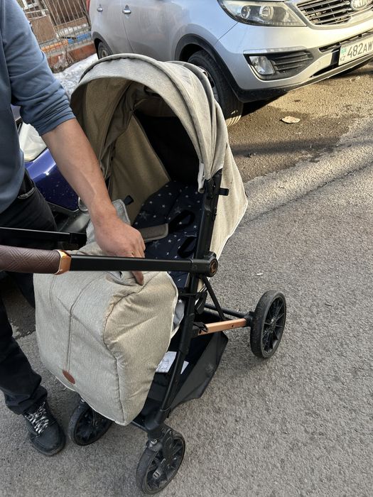 Коляска прогулочная