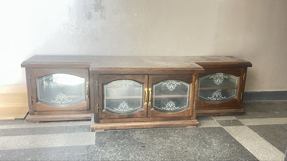 Витрини два броя и тв шкаф