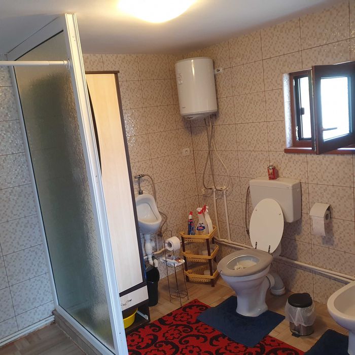 De vanzare,casa la tara