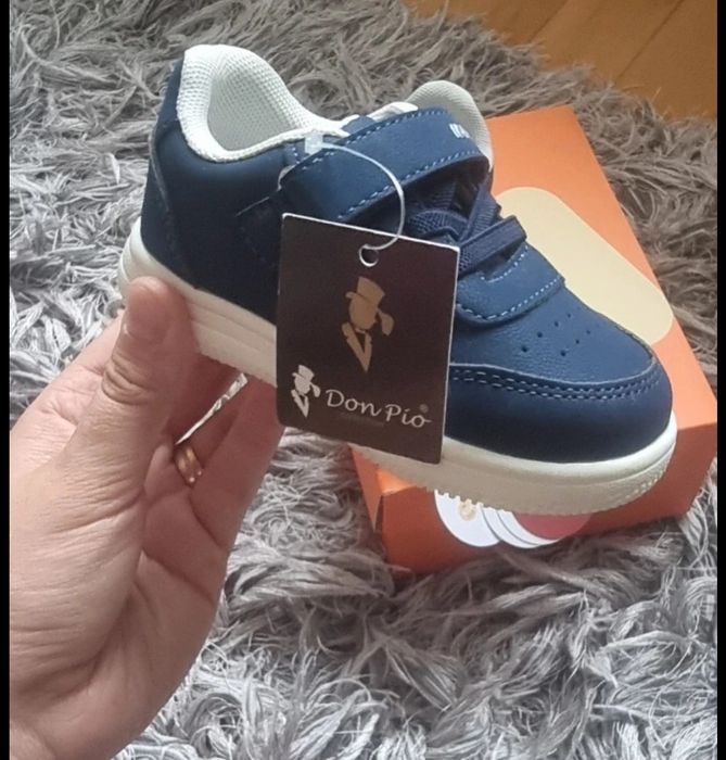 Adidași noi mărimea 22