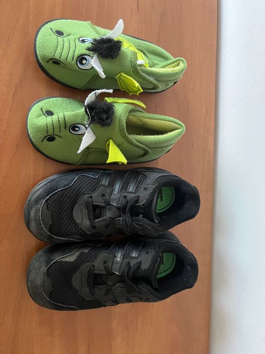 Маратонки Адидас и пантофки дракон