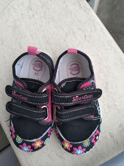 Обувки от плат за момиченце