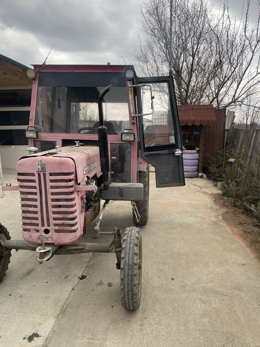 vand tractor  mc cormic 35 cai. mai multe detali la tlf