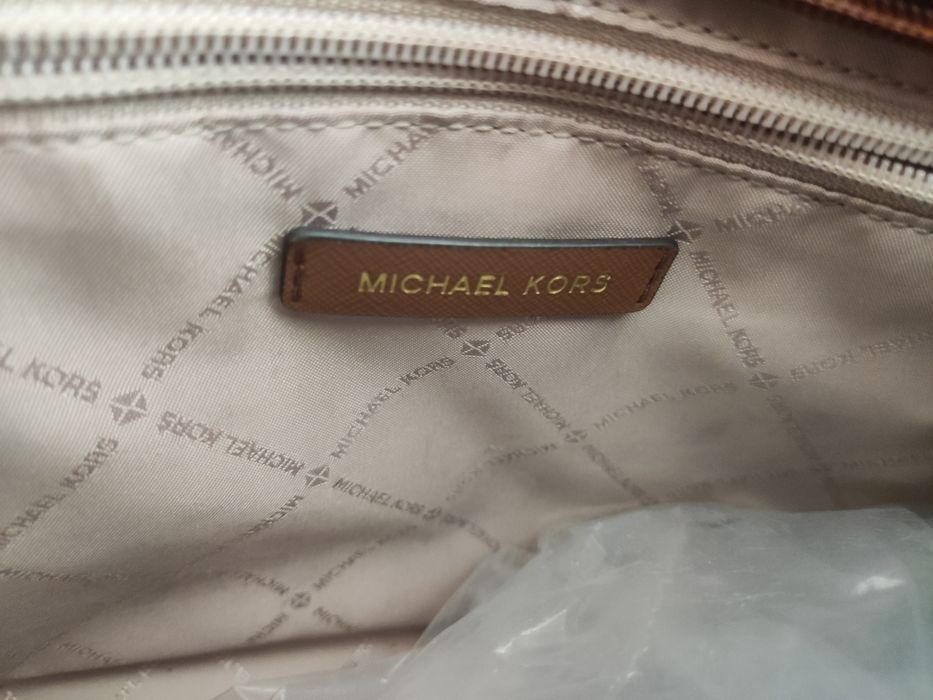 Крем и кафява чанта на Michael Kors