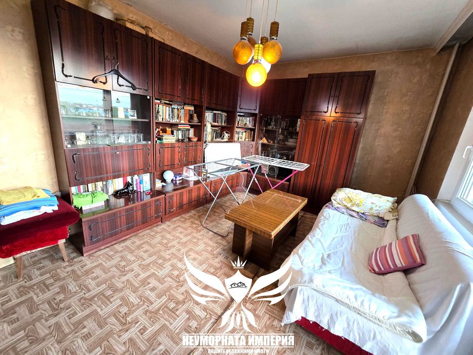 Продавам тристаен/четиристаен апартамент с площ от 94кв.м. на 5етаж в  град Пловдив квартал Тракия
