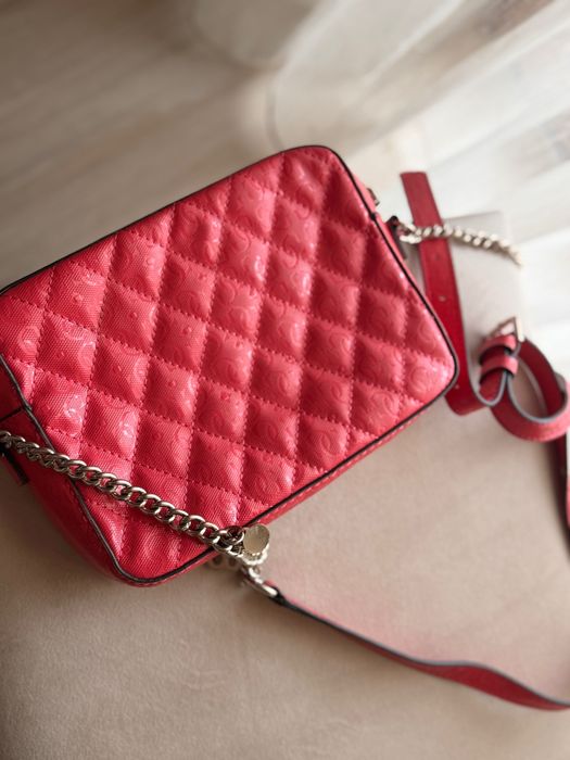 Дамска чанта Guess