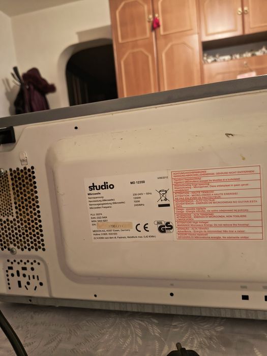 Vând cuptor cu microunde in stare buna.folosit