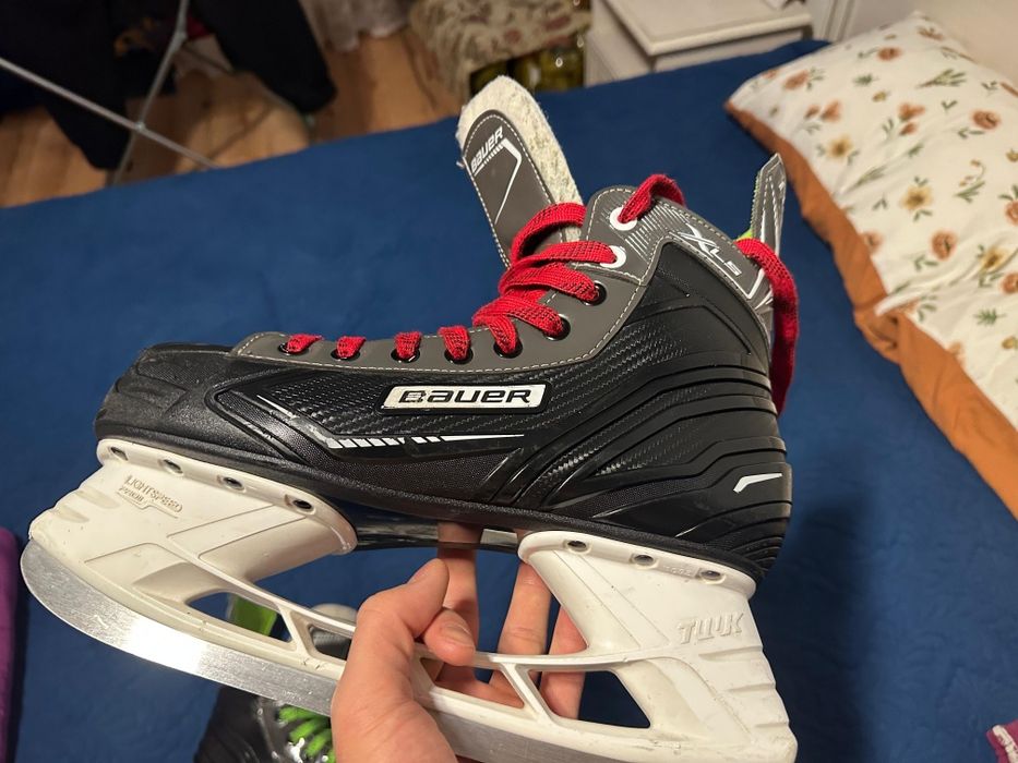 Продам коньки bauer